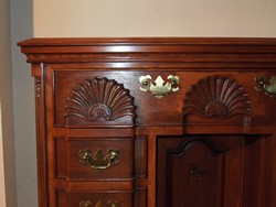 Knee hole desk detail